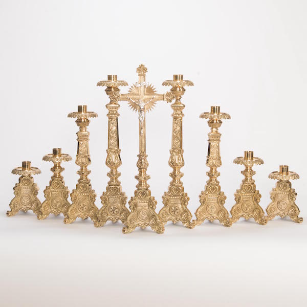 1490666925H152 Altar set.jpg